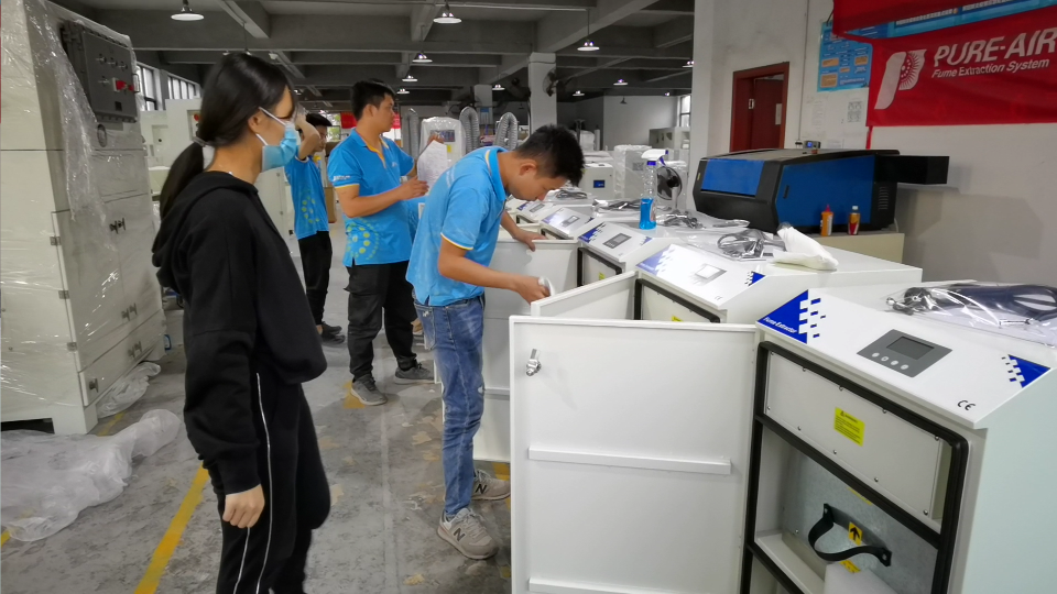 拋光車間除塵器，執(zhí)信環(huán)保為工業(yè)加工提供除塵設(shè)備。