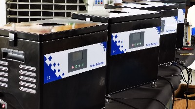 生產(chǎn)制造企業(yè)的車間煙塵怎么解決，執(zhí)信環(huán)保車間煙霧凈化器凈化煙塵！